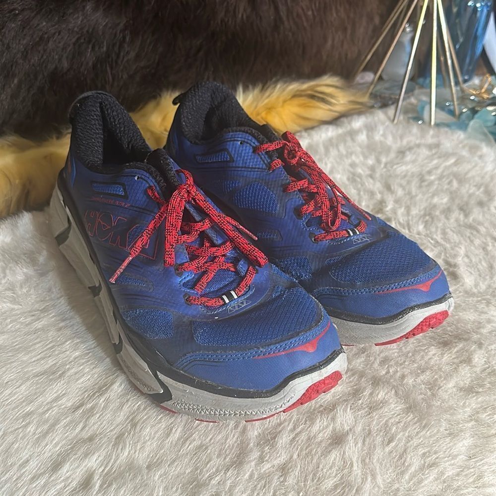 Hoka shoes 10.5 (700)